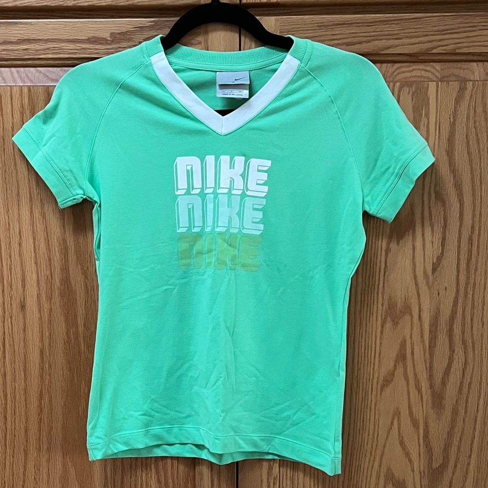 Nike Vibrant Green Women’s V-Neck Tee, EUC, Size SP